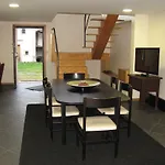 Charming House In Covelas With Pool And Mountain View בית נופש