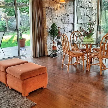 Сasa de vacaciones Charming House In Covelas With Pool And Mountain View